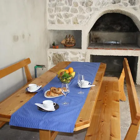 Nikola Apartmán *